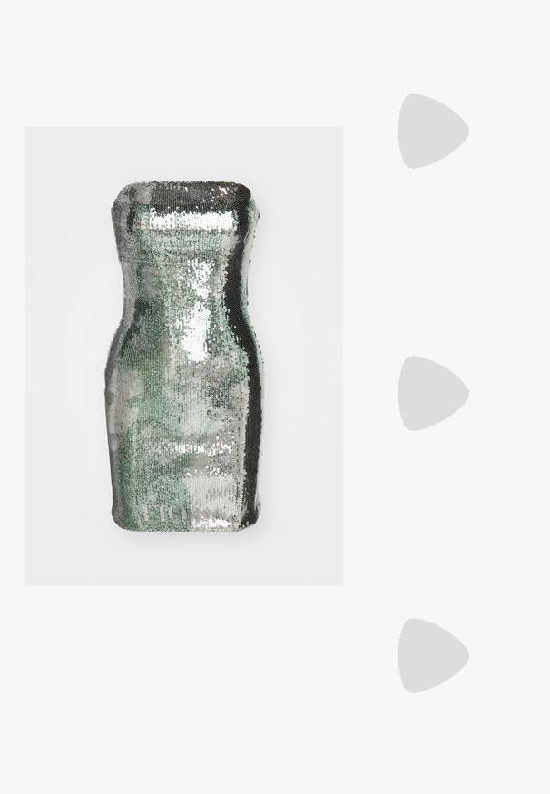 Bolso cilíndrico cubierto de lentejuelas en tonos plateados y verdes, con una textura suave y superficie reflectante, que presenta una silueta curvada.; Botín de charol plateado hasta el tobillo con puntera afilada, tacón alto grueso y cremallera lateral, con una textura suave y brillante.; Swarovski Gafas de sol - pink; Bolso de mano plateado con forma redondeada, una asa suave y una correa de cadena plateada. Presenta un cierre de cremallera y acentos reflectantes.