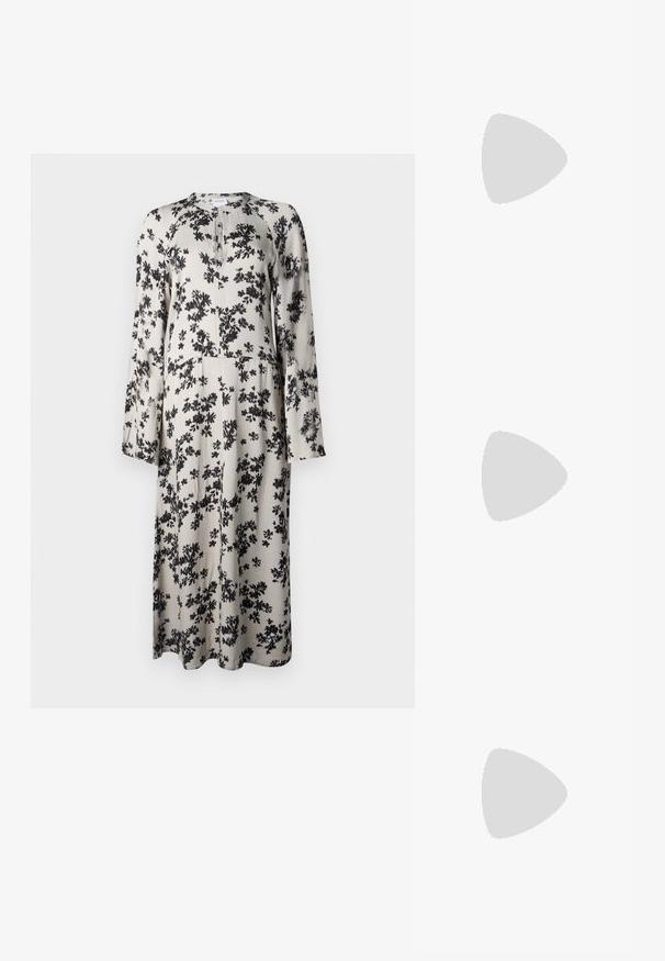 Blomstrete midi kjole i beige stof, med sort blomstermønster, rund halsudskæring, lange ærmer og en let udvidet silhuet.; Sorte læder slidesandaler med et bredt stropdesign med geometriske udskæringer og en tekstureret finish, suppleret med en tyk gummisål.; Sort rektangulær læderhåndtaske med to lange håndtag og et lille gyldent logo på den forreste rem, sat mod en ensfarvet baggrund.; Guldtonet armbånd med et glat, afrundet design. Har en poleret overflade og en åben baggrund for nem påtagning.