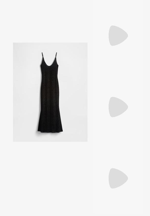 Vestido negro sin mangas con un estampado de leopardo, que presenta un escote redondeado y un dobladillo acampanado. Hecho de una tela suave y texturizada.; Sandal de tacón alto metálico dorado con una delgada tira en el tobillo, punta descubierta y un diseño elegante. Presenta una textura suave y detalles minimalistas.; Bolso de mano texturizado en blanco y negro con forma redondeada, correa de cadena plateada y un cierre de metal en la parte superior.; Pendientes de oreja metálicos plateados con un diseño suave y redondeado que recuerda a la forma de una gota, con una superficie reflectante y un acabado sin costuras.