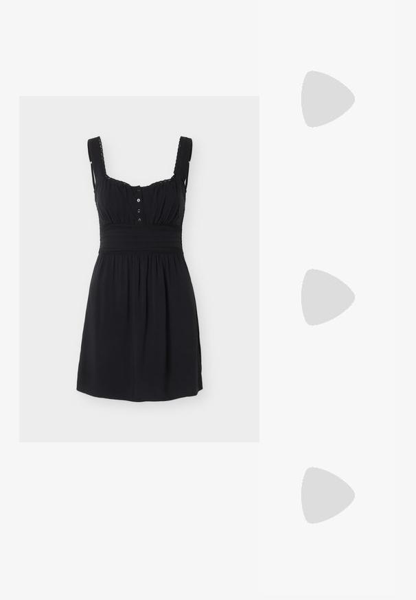Robe noire sans manches avec larges bretelles bordées de dentelle, corsage boutonné à l'avant, taille cintrée et jupe froncée.; Sandale noire à enfiler avec des brides croisées. Fabriquée en cuir lisse avec une semelle plate et des coutures minimales. Design simple, à bout ouvert.; Lunettes de soleil noires avec une monture rectangulaire élégante et des verres bleus. Présente une texture lisse et des branches robustes. Logo de la marque sur le côté.; Sac à main en cuir noir avec deux anses allongées, fermeture éclair et forme arrondie ; texture lisse avec une finition légèrement brillante.