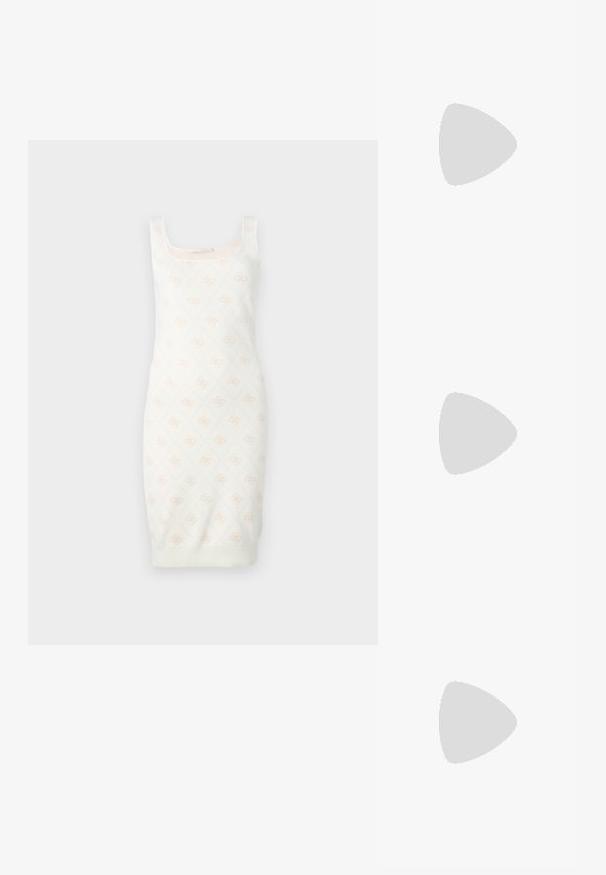 Gebreide jurk in crèmekleur met een subtiel bloemmotief. Heeft een aansluitend design, vierkante halslijn en geribbelde zoom. Zachte textuur voor comfort.; Zwarte leren puntige hakken met een stiletto hak, voorzien van een gladde textuur en een minimalistisch ontwerp. Interieur is gevoerd in een tan kleur.; Witte leren handtas met een gebogen vorm, voorzien van een zilveren driehoekig logo en ritssluiting. Gladde textuur en dubbele handvaten.; Een paar kleine, glanzende zilveren creolen met een ronde basis, afgebeeld op een effen lichte achtergrond.