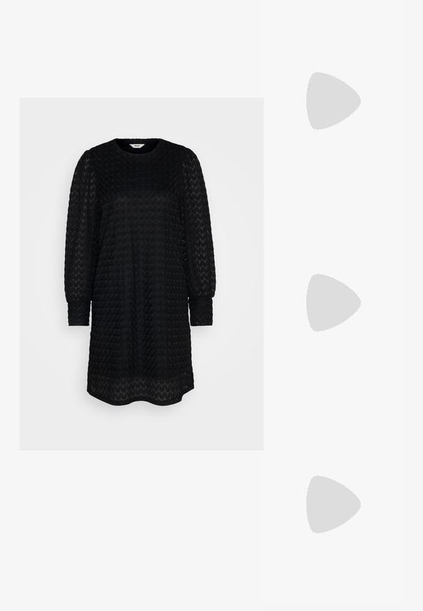 Vero Moda Lace VMBECCA Short - Hverdagskjole - black; Zign by Zalando LEATHER - Cowboy- / bikerstøvler - black; Sorte og sølv håndtaske med en tekstureret overflade, der har et diamantmønster, en knyttet håndtag og en struktureret form.; Sølv hoops med en bølget, uregelmæssig tekstur. Har en tynd, cirkulær form og en reflekterende finish.