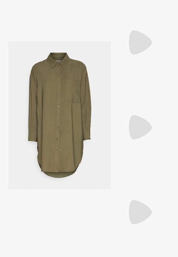 Chemise à manches longues vert olive en matériau lisse, avec un devant à boutons, une poche poitrine unique et un ourlet arrondi.; Bottes noires en suède haute jusqu'au genou avec une texture lisse, un bout arrondi et un petit talon carré ; design minimaliste sans quincaillerie visible.; Sac à main structuré noir en cuir avec une poignée supérieure, une bandoulière détachable et un détail à rabat à l'avant. Accents en matériel doré.; Ceinture en cuir noir texturé avec une boucle en métal doré comportant trois barres horizontales et de nombreux trous d'ajustement.