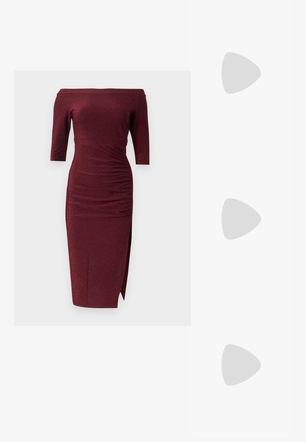 Robe midi bordeaux à épaules dénudées avec manches trois-quarts, taille froncée et fente latérale sur fond uni.; Anna Field Sandales - black; Porte-monnaie noir en daim avec une finition texturée, doté d'une chaîne dorée et d'un design épuré et angulaire.; Boucle d'oreille en argent avec une finition polie, présentant de petits détails en or et de forme ronde, portée sur le lobe.