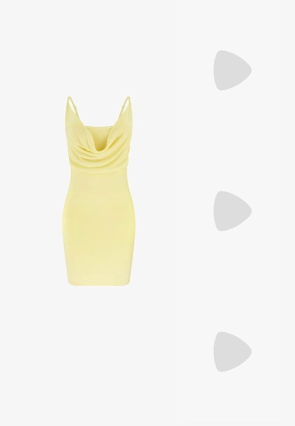 Ärmelloses, hellgelbes figurbetontes Kleid mit dünnen Trägern und einem drapierten Wasserfallausschnitt.; Beiger Leder-Pumps mit hohem Absatz, spitz zulaufender Schuhspitze, glatter Textur und schlankem Stiletto-Absatz. Minimalistisches Design ohne zusätzliche Verzierungen.; ALDO MARTISSA - Handtasche - pastel multi-coloured; Goldene Creolen mit einer glatten, polierten Oberfläche. Jeder Ohrring hat ein durchgehendes, kreisförmiges Design, wobei einer größer ist als der andere.