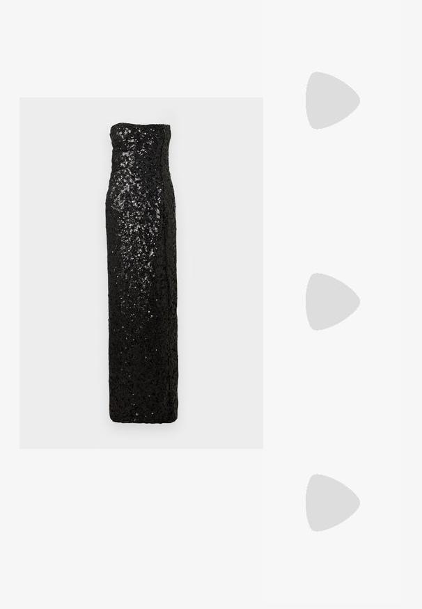 Schwarzes trägerloses Abendkleid mit figurbetonter Silhouette, besetzt mit Pailletten, mit geradem Ausschnitt und bodenlangem Saum.; Goldene metallische Plateausandalen mit einem klobigen Blockabsatz, offenen Zehen und kreuzweise verlaufenden Knöchelriemen mit Schnallenakzenten. Glatte Textur.; Silbern glänzende Clutch in Form einer Schleife, verziert mit klaren Strasssteinen und einem Kristallschloss oben.; DKNY TEARDROP - Ohrringe - gold-coloured