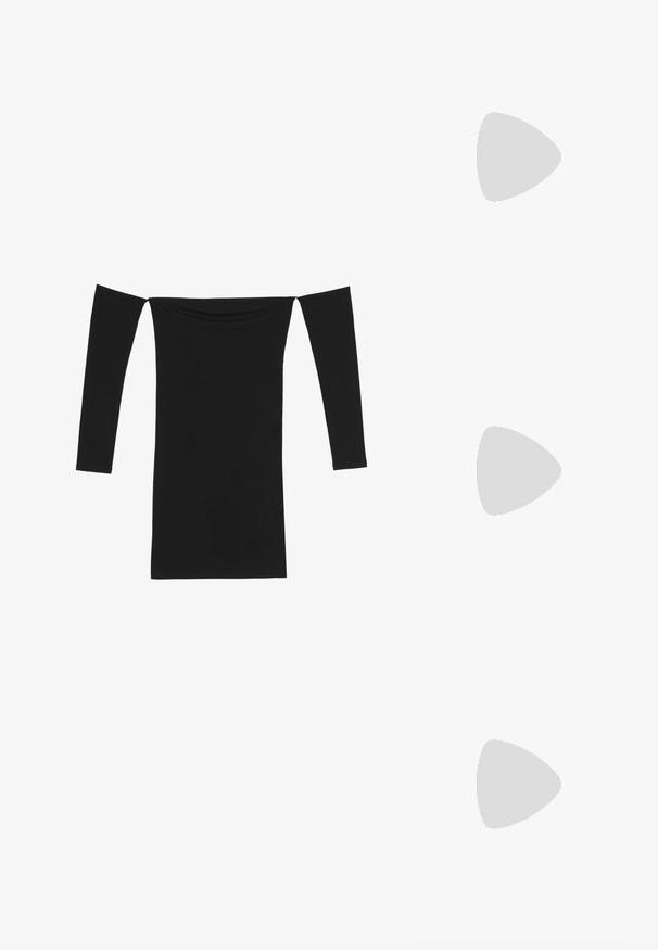 Even&Odd by Zalando Cocktailkjole / festkjole - black; Sorte knæhøje støvler med en glat overflade, kraftige såler og en diskret lynlås på siden. Stilfuldt parret med en grå herringbone nederdel.; Sorte, kantede solbriller med grå linser; lavet af plast, med tykke stænger med en glat overflade og ingen synlig hardware.; Sort håndtaske med krokodilletekstur, gyldent kædderem og toplynlås på hvid baggrund.