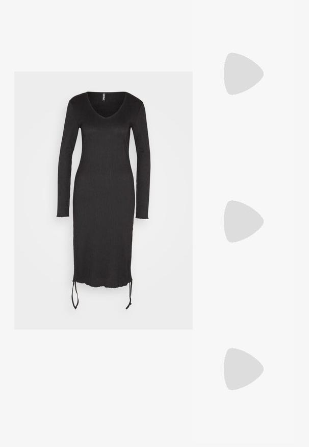 Pieces PCBENDY RUCHING DRESS  - Hverdagskjole - black; RAID ROCCO - Cowboy- / bikerstøvlette - black; Sorte og sølv håndtaske med en tekstureret overflade, der har et diamantmønster, en knyttet håndtag og en struktureret form.; Sølvøreringe med et minimalistisk design. Cirkulær form, glat tekstur og tynd profil. Letvægtige med en poleret overflade.