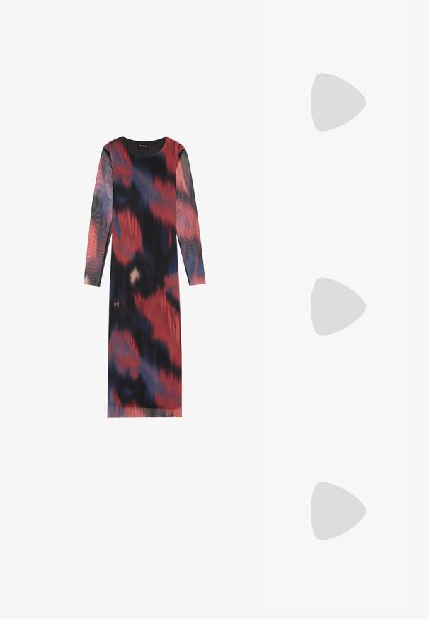 Robe à manches longues avec un motif abstrait multicolore en rouge, noir et bleu. Tissu lisse avec un col rond et une coupe droite.; RAID KIYOMI - Bottes - black; Lunettes de soleil noires avec un design enveloppant, verres teintés foncés, accents brillants en forme d'étoile et plaquettes de nez ajustables.; Sac à main en fausse fourrure noire avec une texture douce, une forme arrondie et une bandoulière en cuir noir robuste. Accent en métal argenté visible.