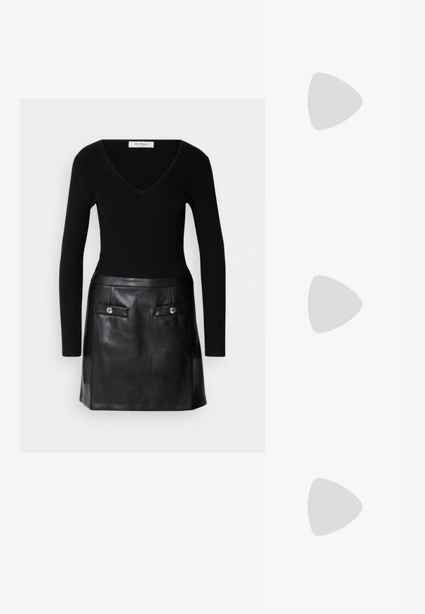 Sort ribbet langærmet top med V-hals, parret med en sort læder mini-nederdel med frontlommer og metalliske knapper.; Sorte knæhøje støvler lavet af glat læder, med en kraftig hæl og rund tå. Minimalistisk design uden synligt hardware eller dekorationer.; Sort læderhåndtaske med en samlet topdesign, der har to korte håndtag og en lang justerbar rem. Glat overflade, rund form.; Par små, skinnende sølv hoops med rund base, vist på en ensfarvet lys baggrund.