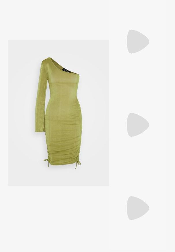 IN THE STYLE ONE SHOULDER MINI DRESS - Φόρεμα από ζέρσεϊ - olive; Μαύρα δερμάτινα μποτάκια στον αστράγαλο με χαλαρή σχεδίαση, μυτερή μύτη και ψηλό στιλέτο τακούνι, με απαλή, υφαντή υφή γύρω από τον καρπό.; Μαύρη συνθετική τσάντα χειρός με καμπυλωτό σχήμα, ασημί αλυσίδα, κλείσιμο με φερμουάρ και ανάγλυφο λογότυπο της μάρκας μπροστά. Λείος υφής.; Ασημένες κρίκοι σκουλαρίκια που περιλαμβάνουν ένα charm σε σχήμα σταυρού και καρδιάς. Λείο, γυαλιστερό υφή με γυαλισμένη φινίρισμα. Κάθε charm κρέμεται από έναν ασφαλή βρόχο.