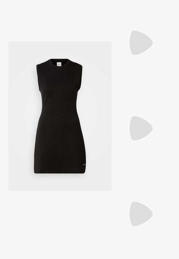 Ärmelloses schwarzes, tailliertes Kleid von Calvin Klein mit rundem Ausschnitt und dezenten Nahtdetails auf einem weißen Hintergrund.; Schwarze kniehohe Stöckelschuhstiefel aus Leder mit spitzer Zehenform und glänzender, glatter Oberfläche. Verfügt über einen hohen, schlanken Absatz für eine verlängerte Silhouette.; Schwarze, glänzende Calvin Klein Handtasche mit goldfarbenem Reißverschluss und kurzem Trageriemen vor schlichtem weißem Hintergrund.; Paar silberfarbene Metallohrringe mit abstraktem ineinandergreifendem Schlaufen-Design auf weißem Hintergrund.