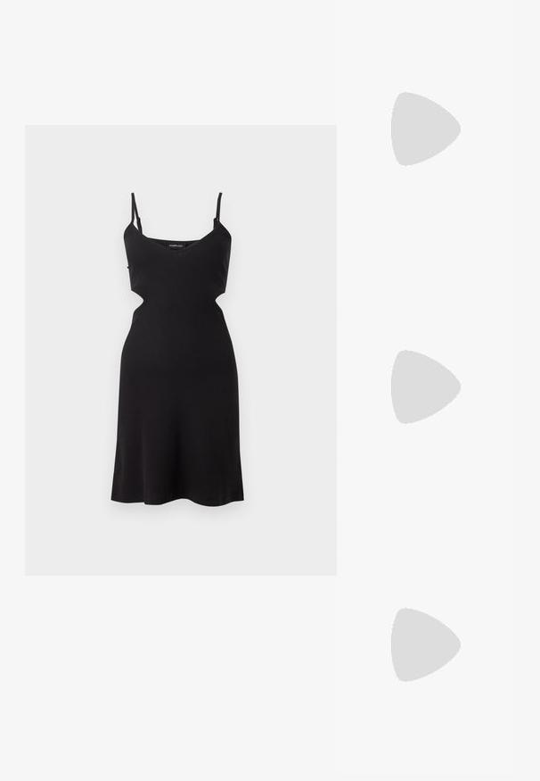 Vestido negro sin mangas con tirantes finos y aberturas laterales, con cuerpo ajustado y falda acampanada.; Sandalias de cuero negras con diseño de tiras cruzadas, hebilla ajustable y suela texturizada con estrías para un mejor agarre.; Gafas de sol negras en forma de ojo de gato con lentes gris oscuro, marco de plástico elegante, esquinas puntiagudas y patillas rectas. Sin herrajes ni acentos visibles.; Bolso de hombro negro de nailon con una forma curvada, acento de cadena plateada, mini bolsa desmontable y correa ajustable; presenta el logo "Steve Madden".