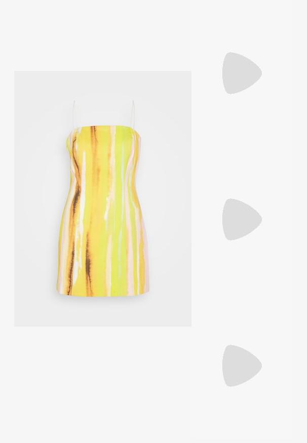 Mossman SUNDREAM MINI DRESS - Cocktailkjole / festkjole - multi-coloured; Lysebrune hælede sandaler med to slanke stropper og en firkantet blokhæle. Glat materiale med minimalistisk design og en lille guldbeslag detalje.; Blød, cremefarvet læder clutch taske med samlet, rynket design og en tynd skulderrem, der hviler foran på en ensfarvet baggrund.; Sølvøreringe med et minimalistisk design. Cirkulær form, glat tekstur og tynd profil. Letvægtige med en poleret overflade.