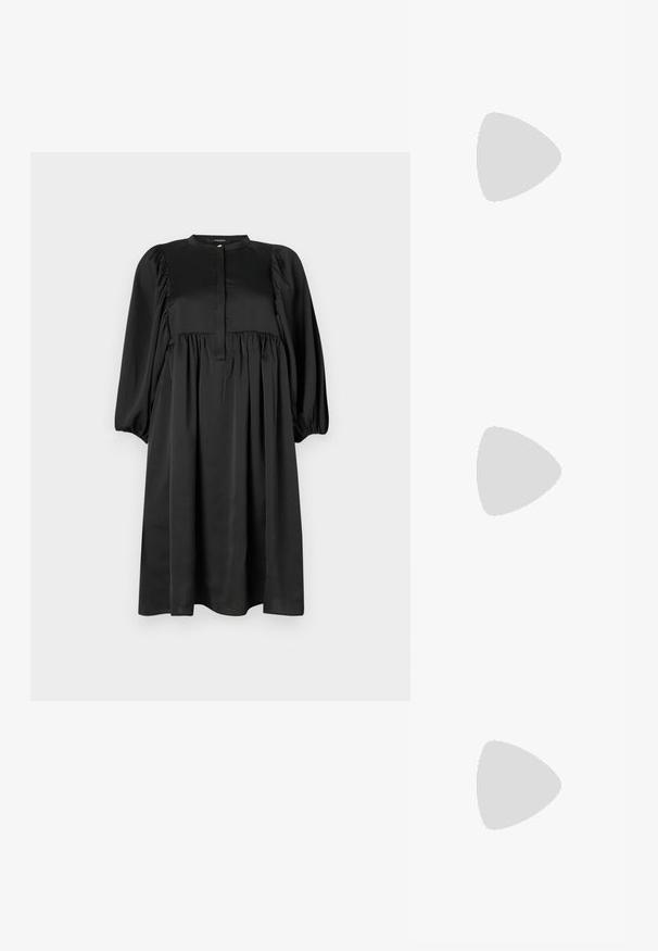 Sort kjole med lange pufærmer, rund halsudskæring og knaplukning. Fremstillet af glat stof; har en rummelig nederdel.; Sorte open-toe hæle mules med en blank læderfinish, taperet blokhæl og et glat buet bånd over vristen.; Sort tekstureret læderhåndtaske med en buet form, der har en kædeledsdetalje på stroppen og en aftagelig skulderrem.; Guld hoops øreringe med et glat, rundt design og en blank finish. Letvægts konstruktion med en sikker låsemekanisme.