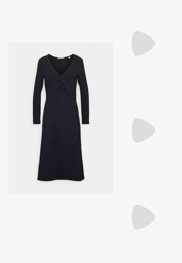 Esprit BUBBLE DRESS - Päevakleit - black; Mustad mustan värvi talvesaapad siledast nahast, elastsete külgpaneelide, tõmbenööride ja paksu, tekstureeritud taldaga, mis tagab parema haardumise.; Mustmust värvi nahk-käekott, kolmnurkse kujuga, kaldega klapp ja ümar pehandle. Omab siledat tekstuuri ja minimalistikku kujundust.; Hõbedatooni kõrvarõngad keerduva rõngakujuga, millel on tekstuuriga pind ja soonikute detailid, mis on kinnitatud postiklapiga.