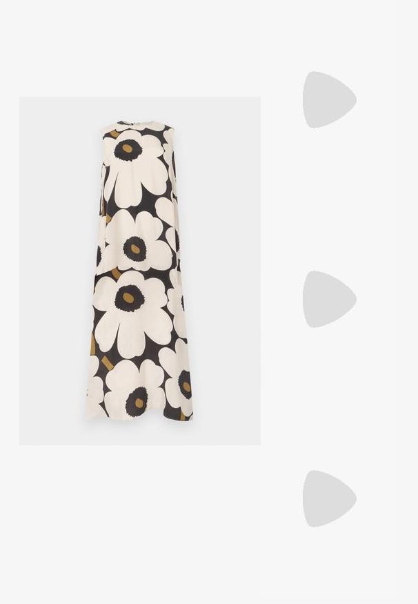 Vestido maxi sin mangas con estampado floral grande en blanco y negro y detalles marrones sobre fondo negro.; Zapato de charol negro de tacón alto, tipo slingback, con punta afilada, correa ajustable en el tobillo y lados abiertos. Textura lisa.; Lacoste LENGLEN BAG - Bolso de mano - cristalline; Pendientes de tono dorado con una forma abstracta y orgánica, que presentan una superficie texturizada y un cierre de poste trasero.