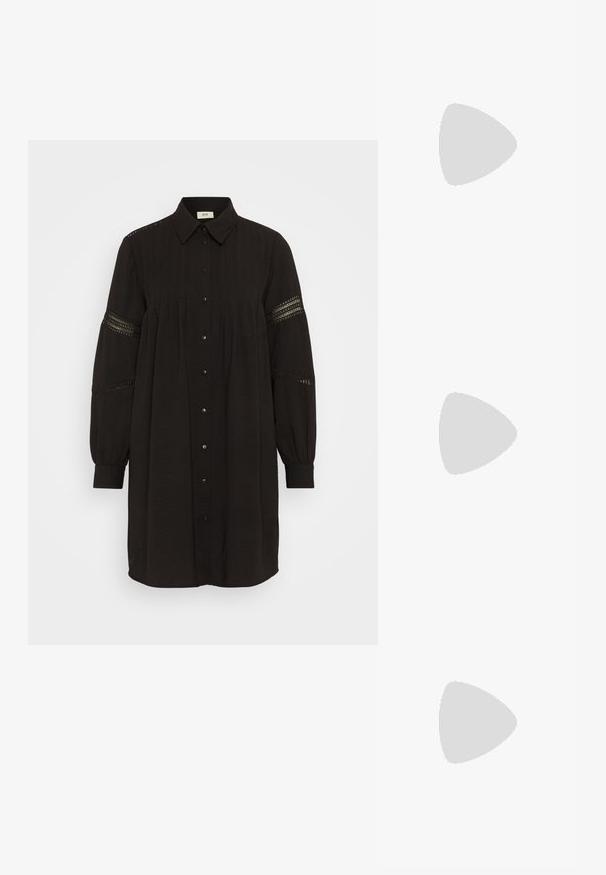 Robe noire à boutons avec un col élégant, en tissu texturé, dotée de manches bouffantes élastiques et de dentelles sur les manches.; Vagabond COSMO - Bottines à plateau - black; Sac à main en cuir noir de forme triangulaire, avec un rabat incliné et une poignée supérieure arrondie. Il présente une texture lisse et des détails de design minimalistes.; Boucles d'oreilles en argent en forme de cerceau avec un charme croix et cœur. Texture lisse et brillante avec une finition polie. Chaque charmepend d'une boucle sécurisée.