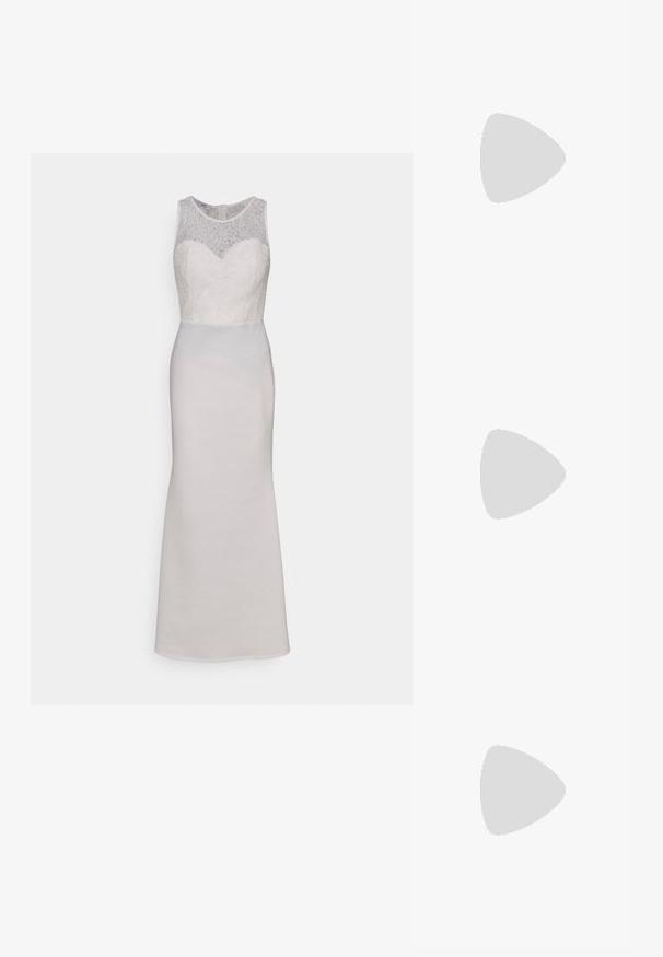 WAL G. WEDDING LEONE BRIDAL GOWN - Gallakjole - white; Hvid højhælet sandal med ankelrem og åben tå, med en tynd gylden spænde og en slank stiletthæl.; Hvid faux læder håndtaske med en struktureret form, der har en guld kædetras og en dekorativ sten udsmykning på forsiden.; Sølvøreringe med et minimalistisk design. Cirkulær form, glat tekstur og tynd profil. Letvægtige med en poleret overflade.