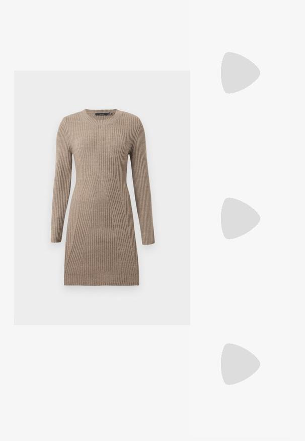 Beige rib gebreide jurk met lange mouwen, ronde halslijn en taps toelopende ontwerp elementen. Zachte textuur en een getailleerde silhouet.; Zwarte laarzen tot de knie, gemaakt van soepel leer, met een blokhak, ronde neus en een strakke, ongecompliceerde uitstraling.; Zwarte schoudertas van glad leer met een brede, enkele band en een nonchalant, minimalistisch ontwerp tegen een effen achtergrond.; Zwarte leren riem met een zilveren metalen gespan, met een gladde textuur en een klassiek ontwerp. De riem heeft een breedte van 3,8 cm.
