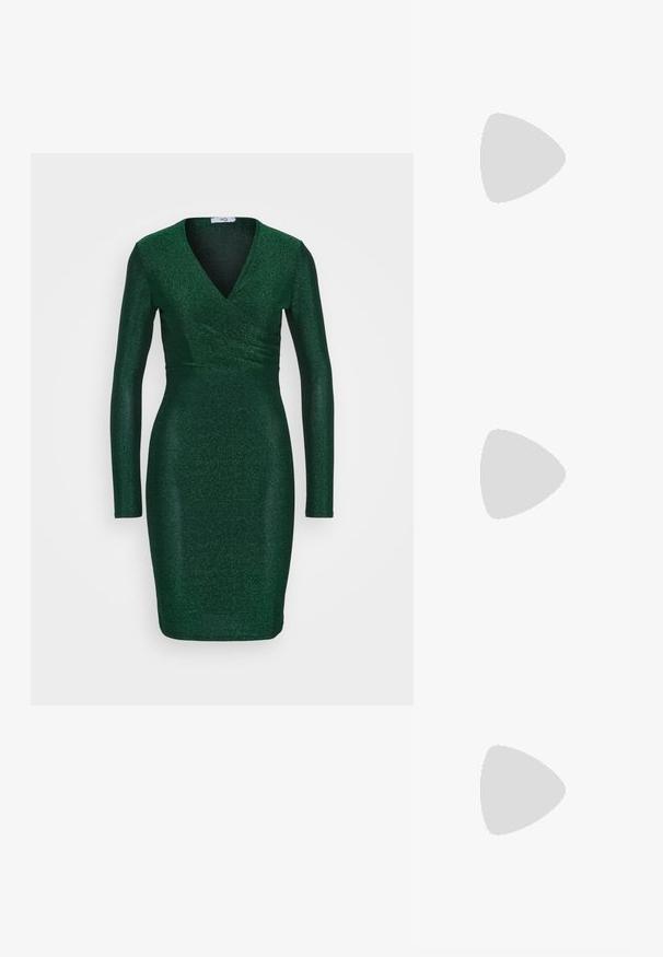 Vestido verde brillante con escote en V, mangas largas y silueta ajustada, que presenta una tela texturizada y un diseño envolvente en la cintura.; Sandalia de tacón alto de ante negro con suela de plataforma, tira en el tobillo con herrajes plateados, diseño de punta abierta y textura suave.; Bolso de mano negro y plateado con una superficie texturizada que presenta un patrón de diamante, un asa anudada y una forma estructurada.; Pendientes de gota de cristal con un acabado en tono plateado, adornados con múltiples piedras recortadas en forma rectangular y cuadrada dispuestas en filas en cascada.