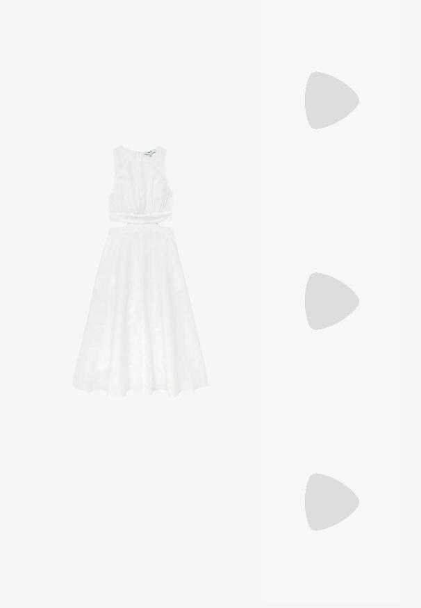 Top corto blanco sin mangas con corte en la cintura combinado con falda midi de línea A de talle alto, ambos hechos de tela ligera.; Sandalia de ante marrón con un diseño sin hebillas, correa en el tobillo con hebilla y suela plana. Punta abierta con una textura suave.; Gafas de sol de carey marrón con forma cuadrada, lentes degradados y acentos de metal dorado en las patillas y brazos. Superficie texturizada.; Pequeño bolso de hombro marrón tejido con correa ajustable negra y cierre de cremallera, exhibido sobre fondo blanco.
