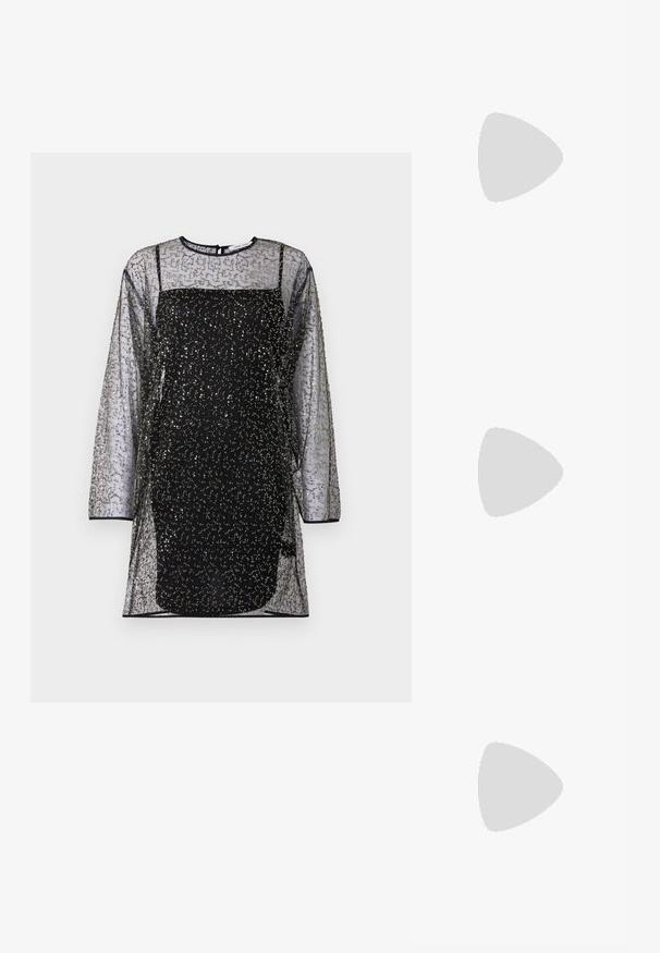Sort meshkjole med lange ærmer, dekorative mønstre i guld og sølv perler samt en tætsiddende sort underkjole. Rundet udskæring og lukning på ryggen.; Sorte patentlæder platform hæle med ankelrem, rund tå og blokhæl, der viser en glat, skinnende overflade.; Sort perle handbag med rektangulær form, sølv kædehank og en metallås med et geometrisk design. Teksturområde med perler.; Sølvfarvede øreringe med et bølget, abstrakt design prydet med små, funklende krystaller. Sikret med en studs baglukning.