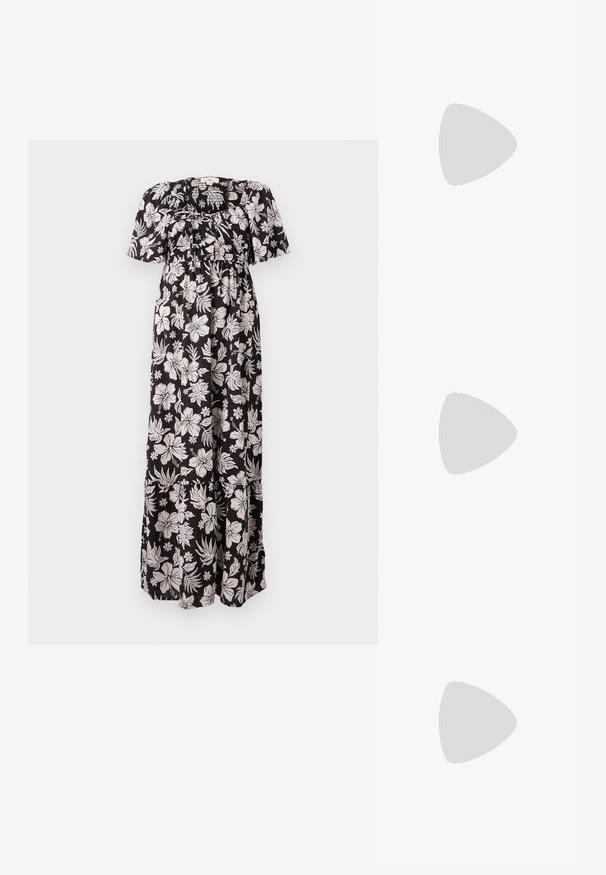 Schwarzes Blumenkleid mit weißen Pflanzenmustern, ausgestattet mit kurzen Puffärmeln, einem gerafften Ausschnitt und einer fließenden, knöchellangen Silhouette.; Schwarze Sandale mit zwei verstellbaren Riemen, silbernen Schnallen und einem Korkfußbett auf einer strukturierten schwarzen Gummisohle.; Schwarze Cat-Eye-Sonnenbrille mit dunkelgrauen Gläsern, schlankem Kunststoffrahmen, spitzen Ecken und geraden Bügeln. Keine sichtbaren Befestigungen oder Akzente.; Silberne Creolen mit minimalistischem Design. Rundform, glatte Oberfläche und dünnes Profil. Leichtgewichtig mit hochglänzender Oberfläche.