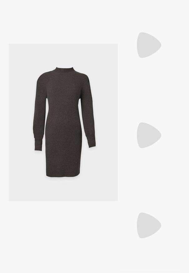 Dunkelgraues, geripptes Strickkleid mit langen Ärmeln, hohem Ausschnitt und figurbetonter Silhouette auf einfachem Hintergrund.; Schwarze Overknee-Stiefel aus weichem Wildleder mit flacher Sohle, abgerundetem Zehenbereich und elastischen Seiteneinsätzen für ein einfaches An- und Ausziehen.; Schwarze rechteckige Sonnenbrille mit dunkel getönten Gläsern, dickem Kunstrahmen und breiten Bügeln. Glatte Oberfläche und kantiges Design.; Schwarze Leder-Tote mit zwei langen Griffen, die ein minimalistisches Design, eine glatte Textur und vertikale Nähte auf der Vorderseite aufweist.