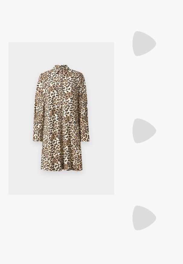 Leopardenmuster Hemdkleid in Beige- und Brauntönen, mit Kragen, langen Ärmeln und durchgehender Knopfleiste in lockerer Passform.; Knielange schwarze Lederstiefel mit glatter Textur, abgerundeter Zehenpartie, Seitenpaneel und einem massiven Blockabsatz.; Schwarze Cat-Eye-Sonnenbrille mit matter Oberfläche, grauen getönten Gläsern, scharfen Kanten und schlanken Bügeln. Der Markenname ist auf dem inneren Bügel sichtbar.; Schwarze Lederhandtasche mit geschwungenem Design, strukturiertem Material, vorderen Nähten und einem Logo in Goldtönen. Verfügt über einen einzelnen verstellbaren Tragegurt.