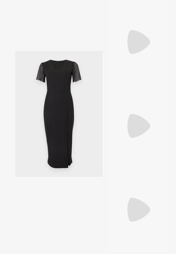 Zwarte midi-jurk met V-hals, getailleerde taille en doorschijnende korte vliegerachtige mouwen, met een subtiele voorste opening in de rok.; Zwarte suède plateauhakken met een dikke blokhak, ronde neus en enkelbandje dat is beveiligd met een metalen gesp. Zachte textuur overal.; Zwart leren polstasje met afgeronde bodem en zilveren gesp op een effen witte achtergrond.; Zilveren metalen oorbellen met een golvend, sculpturaal ontwerp, voorzien van een gepolijste afwerking en onregelmatige vormen, die een hedendaagse esthetiek benadrukken.