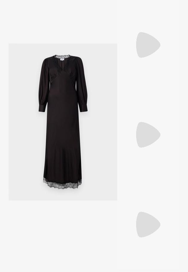 Robe noire à manches longues en tissu lisse, dotée d'un décolleté et d'un ourlet en dentelle, avec une forme légèrement évasée et des fentes sur les côtés.; Anna Field Escarpins - dark blue; Sac à main à paillettes argentées avec une forme structurée, une poignée en métal tordue et un fermoir rectangulaire décoratif. Rangement pour bandoulière inclus.; Boucles d'oreilles pendantes en argent avec des cristaux clairs rectangulaires et ronds alignés verticalement, sécurisées par des fermoirs à levier.