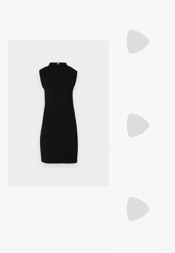 Ärmelloses schwarzes knielanges Kleid mit hohem Halsausschnitt und einem kleinen Knopfverschluss hinten auf einem schlichten weißen Hintergrund.; Schwarze Lackleder-Pumps mit offenen Zehen, Knöchelriemen und einem silbernen Charme-Akzent. Verfügt über ein schlankes, modernes Design.; Schwarze Lederhandtasche mit abgerundeter Form, verziert mit silbernen Nietenakzenten und kurzem Griff. Glatte Struktur und Reißverschlussverschluss.; Silberne Metallohrringe mit einem wellenförmigen, skulpturalen Design, das eine polierte Oberfläche und unregelmäßige Formen aufweist, die eine zeitgenössische Ästhetik betonen.