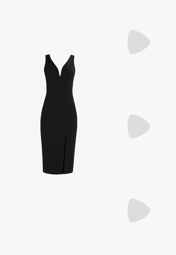 Robe noire sans manches avec un décolleté en V profond, silhouette ajustée, longueur genou et une fente à l'avant pour un détail supplémentaire. Texture de tissu lisse.; Sandale noire à talon haut avec bride cheville, bout ouvert et talon aiguille fin sur fond blanc.; Pochette en velours noir avec quincaillerie dorée, de forme rectangulaire, et une bandoulière en chaîne, présentant une texture lisse et sans motifs visibles.; Boucles d'oreilles à crochets en or avec de grandes pierres poires pêche entourées de petits cristaux clairs sur un fond blanc uni.