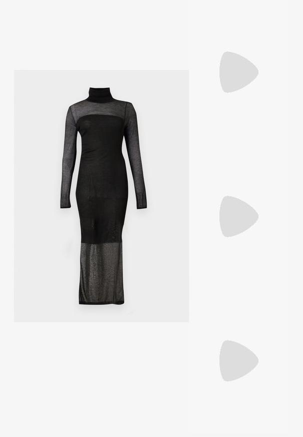 Robe noire à manches longues en tissu transparent, col roulé, avec une doublure opaque jusqu'à mi-cuisse et un tissu semi-transparent s'étendant jusqu'à la cheville.; Escarpin à talon haut en cuir verni noir à bout pointu avec bride à la cheville et boucle argentée, talon stiletto, vue de côté sur fond uni.; Sac à épaule rectangulaire noir avec de longues bretelles fines et une texture lisse et brillante sur un fond uni.; Boucles d'oreilles en métal doré avec un design ondulé ; surface lisse et réfléchissante ; forme asymétrique ; sans motifs ni éléments visibles.