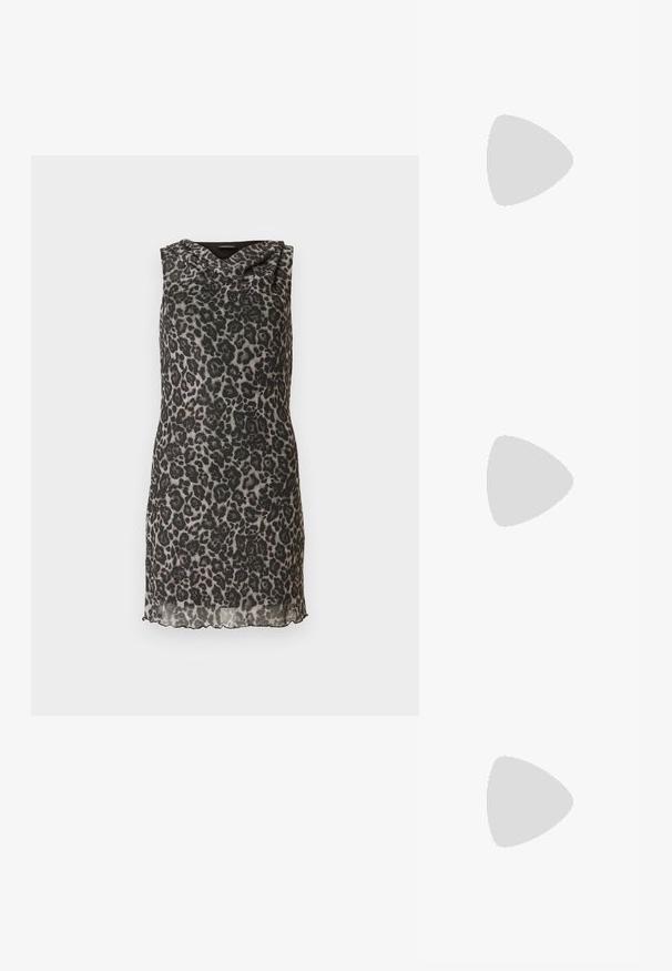 Robe courte sans manches en tissu léger avec un motif léopard gris et noir. Dotée d'un col drapé et d'un ourlet festonné.; Mocassins métalliques argentés avec une finition lisse, semelle en caoutchouc noir, et une sangle décorative portant le nom de la marque en relief.; Sac à main en similicuir noir avec une forme incurvée unique, une poignée courte et un détail de logo argenté sur le devant. Texture lisse, design minimaliste.; Bague en argent en forme de cœur avec une finition polie, présentant des motifs incurvés et superposés, ainsi qu'un accent lisse et arrondi sur le dessus.