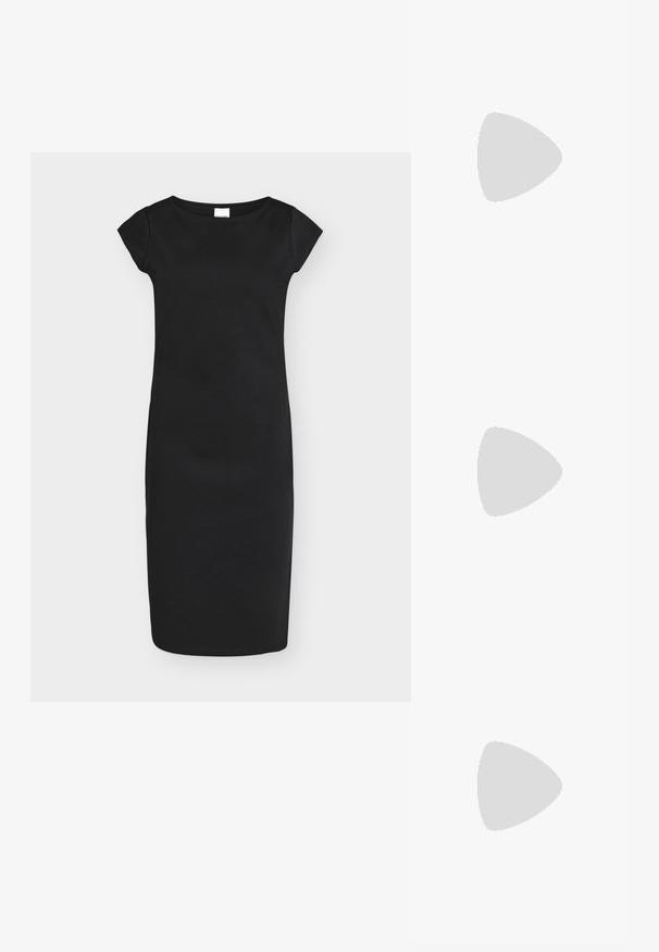 Robe noire cintrée longueur genou avec manches courtes et col rond, présentée sur un fond uni gris clair.; Chaussure à talon haut pour femme en cuir verni noir avec bout pointu et talon fin sur fond clair uni.; Sac à main rectangulaire noir brillant avec deux fines bretelles et petits détails de boucles dorées à l'avant.; Deux paires de Boucles d'oreilles créoles géométriques dorées sur une surface blanche unie, une paire carrée et pleine, une paire rectangulaire et creuse.