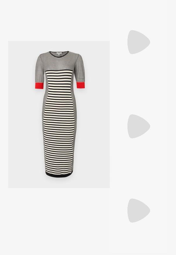 Robe midi à rayures horizontales noires et blanches avec manches courtes et poignets rouges, silhouette ajustée, et encolure ronde.; Chaussure compensée à bride arrière en cuir verni noir avec bout pointu et boucle réglable à la cheville sur fond blanc.; Pochette en cuir noir avec une structure rigide, des détails froncés et une fine lanière de poignet sur fond blanc.; Boucles d'oreilles en argent en forme de goutte avec des surfaces lisses, rondes et réfléchissantes, suspendues à des fermoirs à ressort. L'arrière-plan est blanc uni.