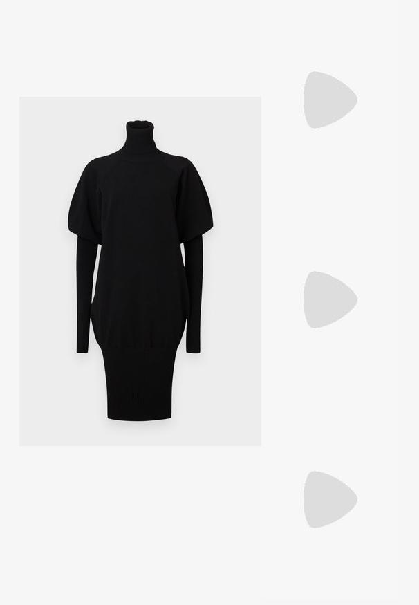 Vestido negro de punto con un alto cuello de tortuga, mangas cortas abullonadas y largos acentos de mangas de canalé, que presenta un dobladillo de canalé ajustado.; Bota de cuero negra hasta la mitad de la pantorrilla con puntera puntiaguda y tacón bajo inclinado sobre un fondo claro y liso.; Bolso de mano negro hecho de un material texturizado, con dos asas superiores y una correa de hombro desmontable, con un acento de logo plateado.; Par de pendientes de metal con acabado plateado y diseño abstracto de bucles entrelazados sobre un fondo blanco.