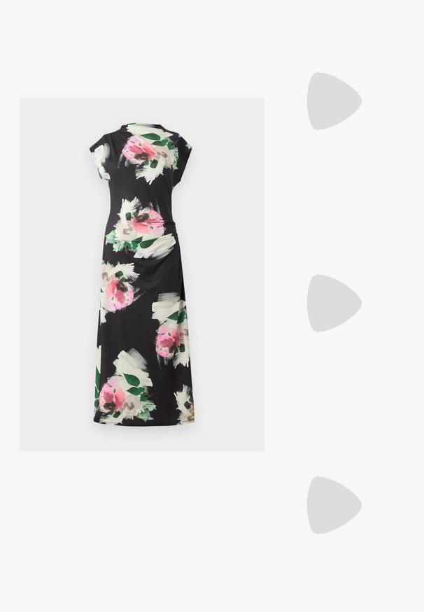 Robe midi noire avec imprimés floraux abstraits rose et blanc, manches courtes et col montant avec fronces latérales.; Escarpin en cuir verni noir à talon haut, avec un bout pointu, une bride réglable à la cheville et des côtés ouverts. Texture lisse.; Pochette rectangulaire rose pâle avec rabat façon enveloppe et fine bandoulière chaîne dorée sur fond uni.; Paire de boucles d'oreilles en métal doré brillant, de forme irrégulière, avec une surface froissée et lisse sur un fond clair uni.