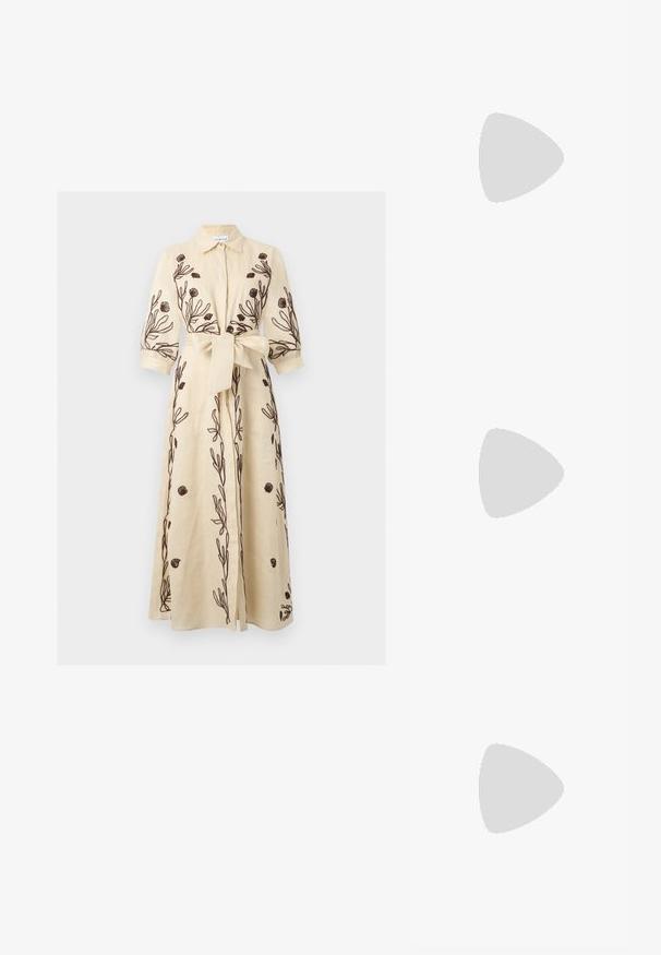 Robe maxi beige à manches longues avec broderie botanique marron, col, boutons sur le devant et large ceinture en tissu nouée à la taille.; Sandale à talon compensé pour femme avec motif écaille, bout ouvert et bride entre les orteils, vue de profil sur fond blanc.; Sac bandoulière triangulaire en cuir marron avec logos MCM noirs, plaque de marque en métal doré et tirette de fermeture éclair sur fond blanc.; Boucles d'oreilles en acrylique marron en forme de cerceau avec un design incurvé. Quincaillerie dorée. Surface lisse avec une finition brillante.