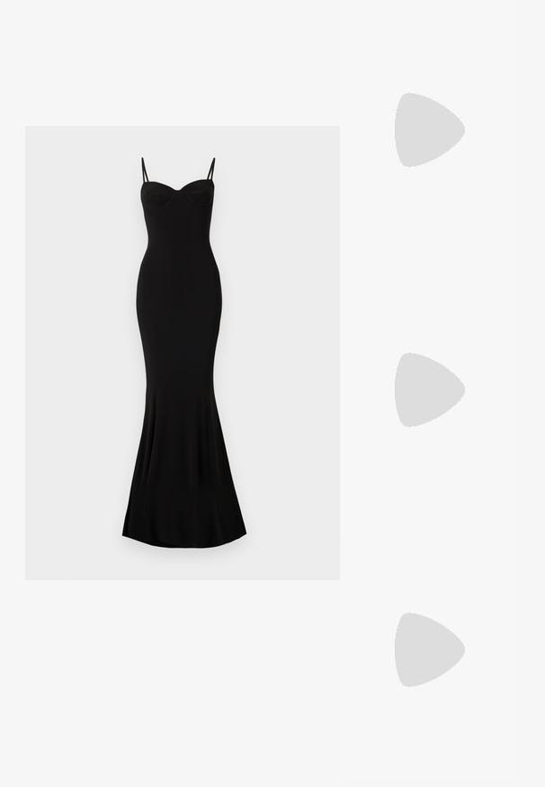 Robe noire ajustée avec des bretelles spaghetti et un décolleté en coeur ; texture lisse, ourlet évasé et sans motifs ni ornements visibles.; Sandale à talon haut en satin noir avec une sangle fine, une boucle à la cheville et un accent décoratif en strass sur la bride avant.; Pochette noire en mesh avec une silhouette structurée, ornée de petits clous métalliques, dotée d'une fermeture à clip et d'une bandoulière en chaîne détachable.; Boucles d'oreilles en argent présentant un design en cascade avec plusieurs rangées de strass scintillants, des pointes effilées et de délicates nuances de chaîne.