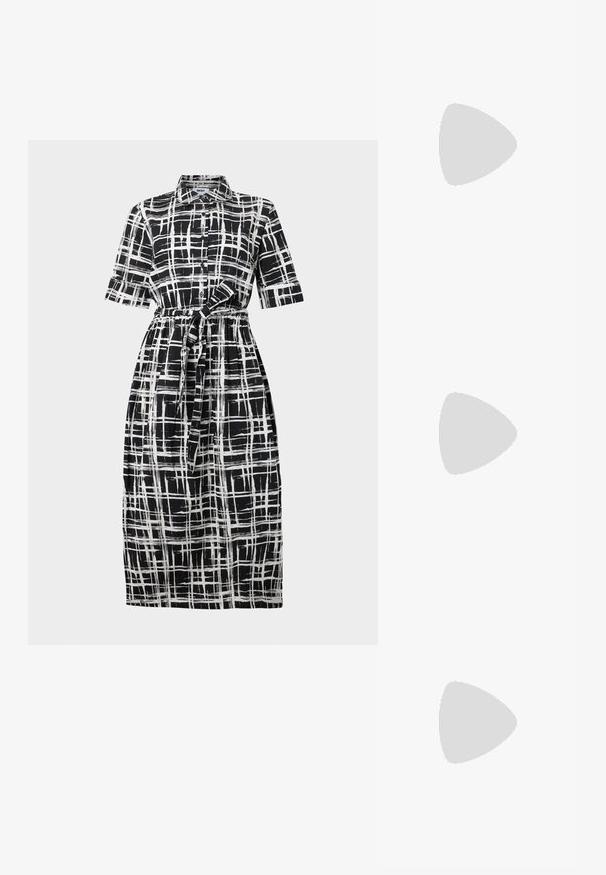 Robe chemise à carreaux noirs et blancs avec manches courtes, boutons sur le devant, taille ceinturée et ourlet arrivant au genou. Confectionnée en tissu léger.; Bottine en cuir noir avec bout pointu et petit talon kitten sur fond clair, vue côté extérieur.; Petit sac à main noir brillant avec deux longues anses et des détails à cordon sur les côtés sur un fond clair uni.; Boucles d'oreilles en métal argenté avec un design ondulé et sculptural, présentant une finition polie et des formes irrégulières, mettant en valeur une esthétique contemporaine.