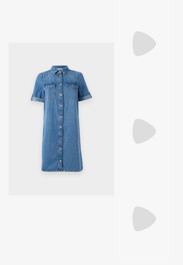 Denimkleit lühikeste rullitud varrukatega, nööbifront, kaks rinnataskut ja ühtlane sinine värv. Omab kraega kaelaauku ja põlveni ulatuvat lõiget.; Mustad must läätsed, millel on teravad varbad, pahkluu rihmad, dekoratiivne riistvara ja külgedel lõigatud disain.; Mustast nahast käekott ümarate äärtega, asümmeetrilise kaanega, metallist ümar lukk ja nii lühikeste kui ka pikkade õlapaeltega.; Hõbedased metallist rõngakujulised kõrvarõngad, millel on sile, kergelt kaarduv pind ja lukustuvad tagused kinnitused, valgel taustal.
