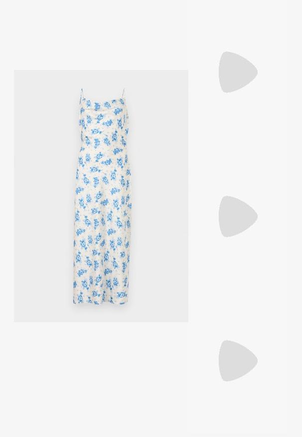 Robe midi blanche sans manches avec imprimé floral bleu et fines bretelles, présentant un décolleté droit.; Sandale en cuir marron avec lanières, talon bas en forme de petit escarpin et bride à la cheville avec une petite boucle, vue de côté sur un fond uni.; Sac à main en rotin tissé en forme de coquille Saint-Jacques de couleur brun clair naturel avec des bords arrondis et texturés.; Boucles d'oreilles en forme de clou de couleur or, avec une forme lisse et arrondie et une surface réfléchissante, mettant en avant un design minimaliste sans motifs visibles.