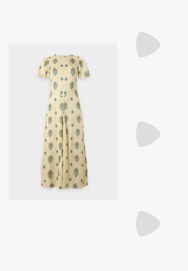 Vaaleankeltainen lattiaan ulottuva mekko, jossa on lyhyet hihat ja sininen paisley-kuvio tasaisesti koko kankaalla.; Mustat nahkaiset liukukengät teräväkärkisillä, kerätyillä yksityiskohdilla ja pienellä kissan korolla. Avauksessa on narukiinnitys.; Pehme laventelinvärinen clutch-laukku, jossa on kerätty kangas, hopeinen kiss-lock-solki ja sopiva ranneke yksinkertaisella vaalealla taustalla.; Selkeä hartsi simpukankuoriset korvakorut, joissa on pieniä kultaisia yksityiskohtia ja kolme roikkuvaa läpikuultavaa pisaranmuotoista riipusta jokaisessa korvakorussa.