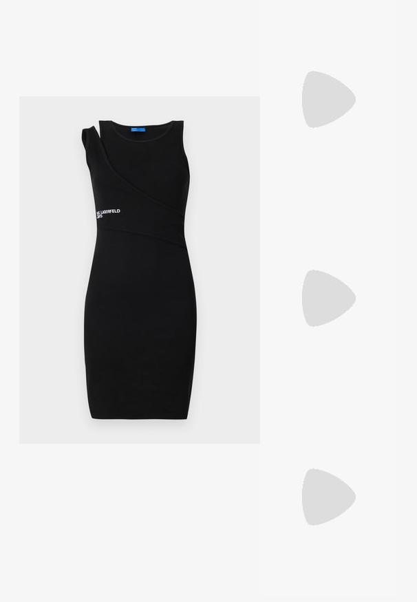 Must mustriga must dress, mis on valmistatud soonik kangast. Omab ühte õlga katvat disaini koos asümmeetrilise kaelusega ja valge "Karl Lagerfeld" logo.; Mustad põlvekõrged saapad läikiva krokodillinahajäljendiga, terava varba ja kitseneva kontsaga. Sile sünteetiline materjal.; Mustast nahast kolmnurkse kujuga õlakott, reljeefse logoga ja ühe reguleeritava rihmaga. Minimalistlik disain ja sile tekstuur.; Mustad mustrõngad mustast vaigust läikiva viimistlusega ja hõbedast detailide akendega. Ümmargune kuju lukuavaga ja postitusega sulgemisega.