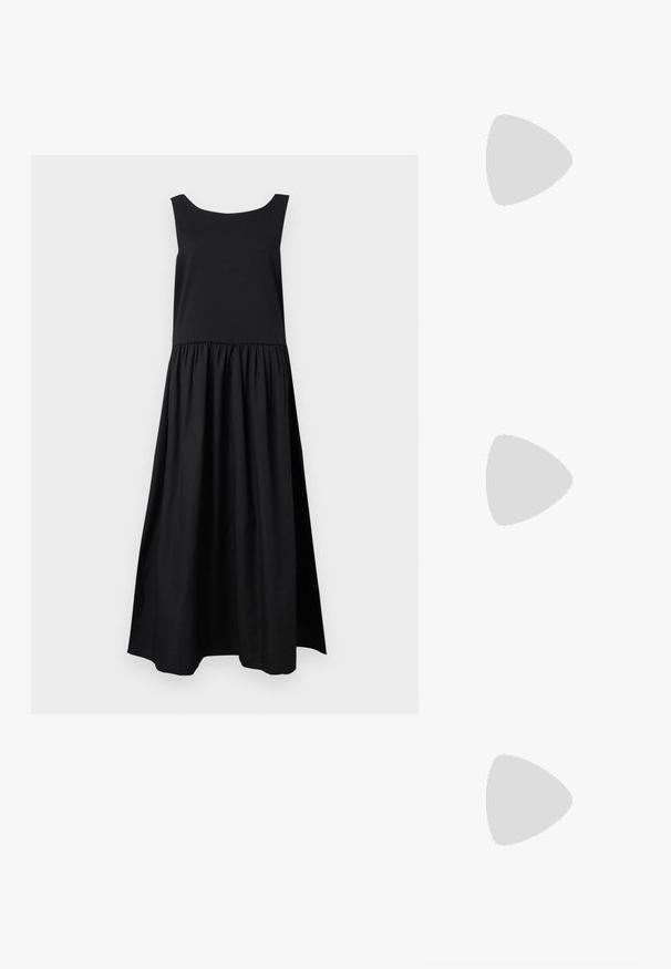 Robe maxi noire sans manches avec un corsage ajusté et une jupe froncée, présentée sur un fond clair uni.; Sandale à talon haut en cuir verni noir avec fine bride à la cheville, bout ouvert et design minimaliste sur fond clair uni.; Sac à main en cuir noir de forme arrondie, décoré de clous argentés et équipé d'une poignée courte. Texture lisse et fermeture éclair.; Boucles d'oreilles argentées en forme d'étoile, avec une surface lisse et brillante. Chaque boucle d'oreille possède cinq pointes et des détails subtils de texture de surface.