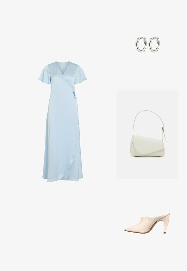 Hellblaues Wickelkleid mit kurzen, flatternden Ärmeln, V-Ausschnitt und seitlichem Schleifendetail, mit einem fließenden Midirock.; Beiger Mule mit spitzer Kappe, mittelhohem gebogenem Absatz und minimalen Nahtdetails nahe der Öffnung auf weißem Hintergrund.; Weiße Kunstleder-Handtasche mit einer strukturierten dreieckigen Form, einem verstellbaren Einzelgurt und einem Klappenverschluss mit geschwungenen Akzenten.; Silberne Creolen mit einer glatten, glänzenden Oberfläche. Runde Form mit einem sicheren Verschluss. Minimalistisches Design mit einem subtilen Drehdetail.