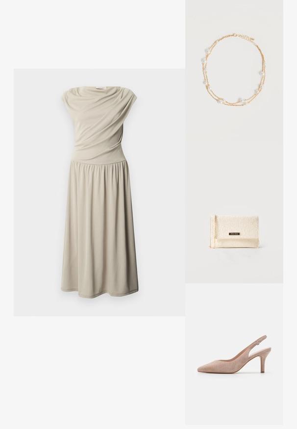 Ärmelloses beiges Midikleid mit geraffter Taille und drapierten Stoffdetails am Oberteil, auf weißem, einfarbigem Hintergrund dargestellt.; Slingback-Pumps aus weichem beigem Wildleder, mit spitzer Zehenform, schlankem Absatz und verstellbarem Knöchelriemen mit einer runden Schnalle.; Cremfarbene Clutch mit geprägtem Blumenmuster, goldfarbener Kettenriemen und einer kleinen Metallplakette mit der Aufschrift "ANNA FIELD" auf der vorderen Klappe.; Zarte doppellagige goldene Halskette mit gleichmäßig verteilten kleinen weißen Perlen auf schlichtem hellem Hintergrund.